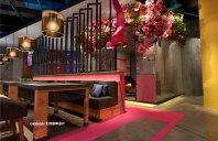 他设计了一家火锅店，要用春天抵御严寒